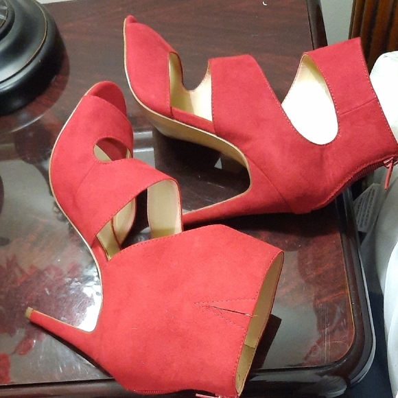 Jessica Simpson Strappy Red Heels - Picture 4 of 8